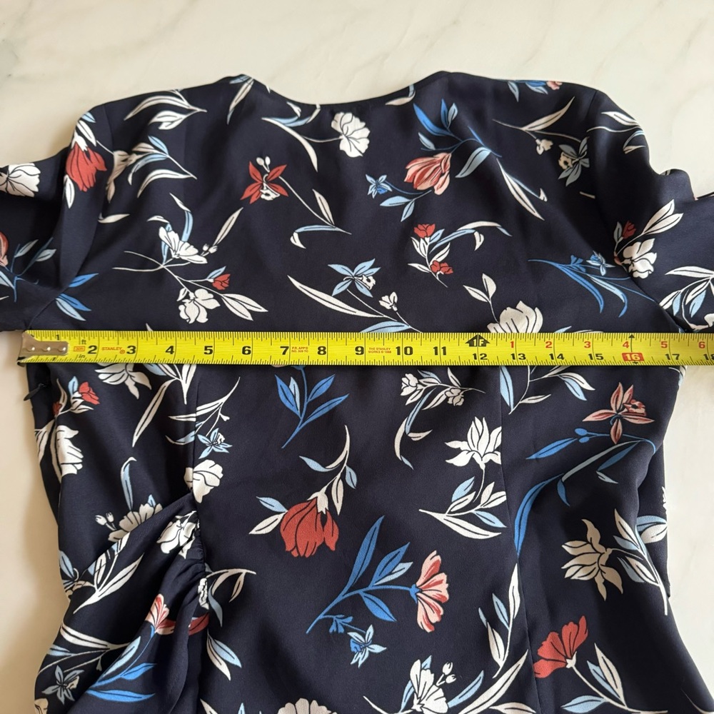 Ann Taylor Floral Belted Wrap Top Sz 2 - Picture 9 of 10